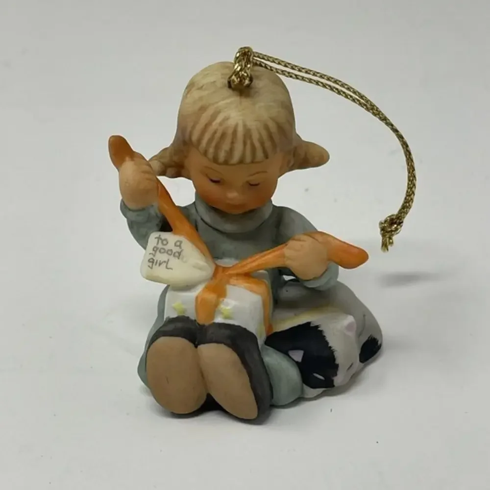 1997 GOEBEL BERTA HUMMEL mini To A‎ Good Girl Porcelain Christmas Ornament Cat